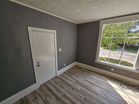 5th image of 510 W Franklin St APT 1