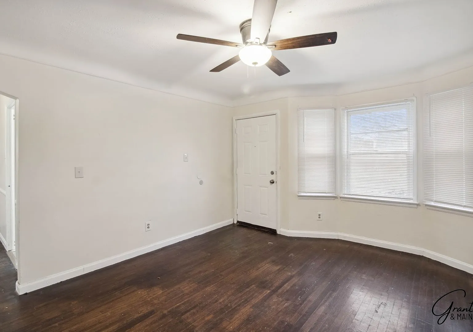 3 Bedroom Bungelow $1300/Mo — Photo 4