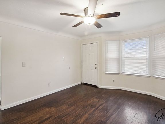 4th image of 19035 Fielding St