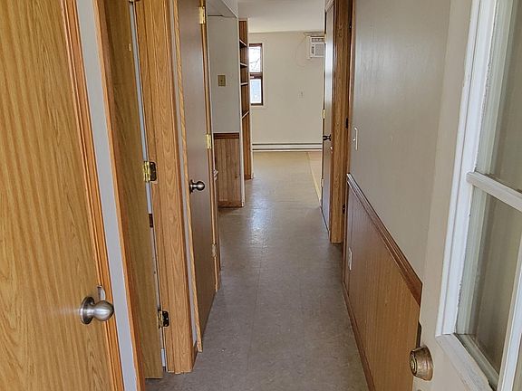 5th image of 375 Woodruff Ave