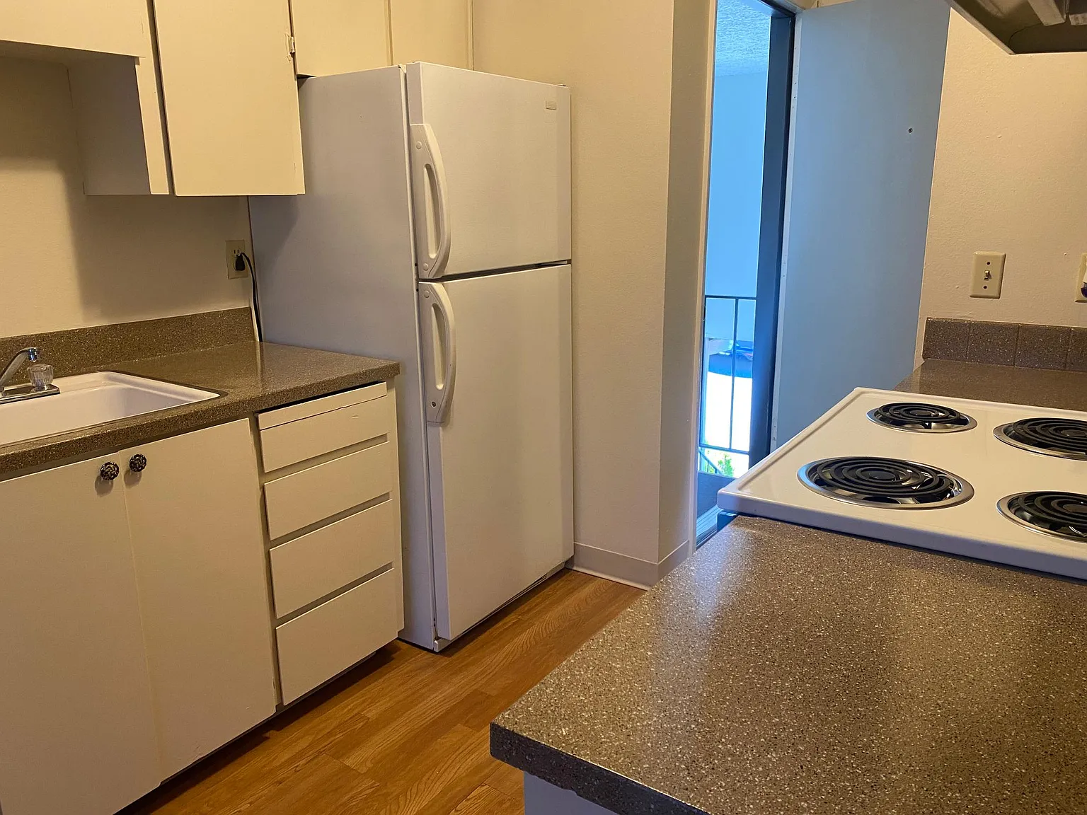 Parkwood Court Apartments — Photo 3