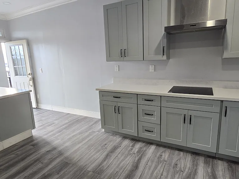 2577 Hillcrest Ave #3 — Photo 7