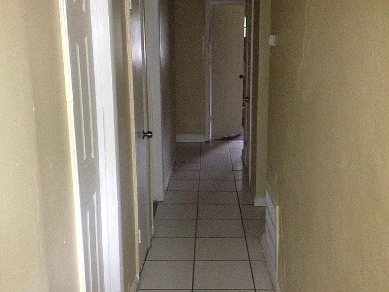 1631 NW 7th Ct — Photo 5