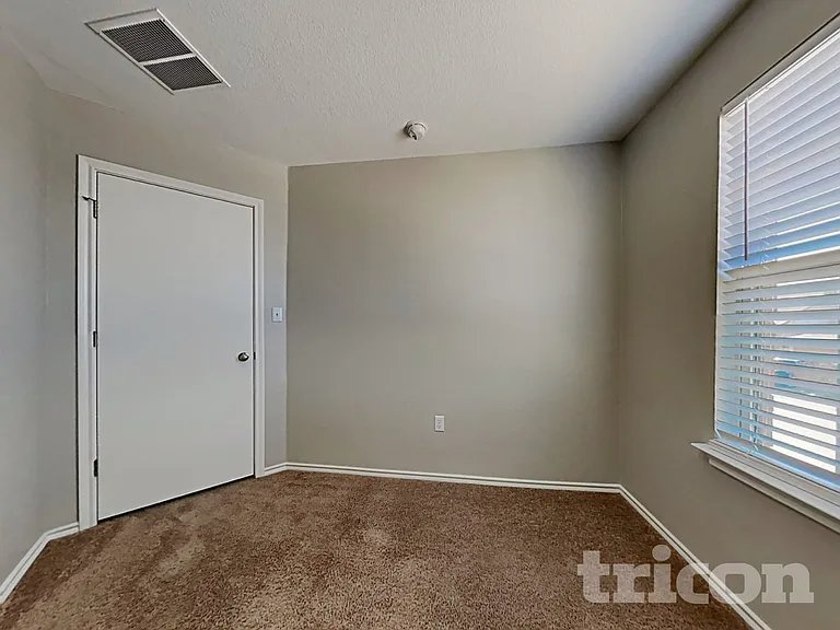 15102 Verela Dr — Photo 9