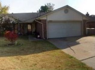 1322 W Aries Rd, Edmond, OK 73003