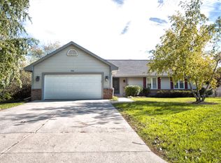 7708 S 87th St, Franklin, WI 53132