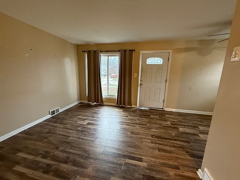 1839 Ackley Ave — Photo 12