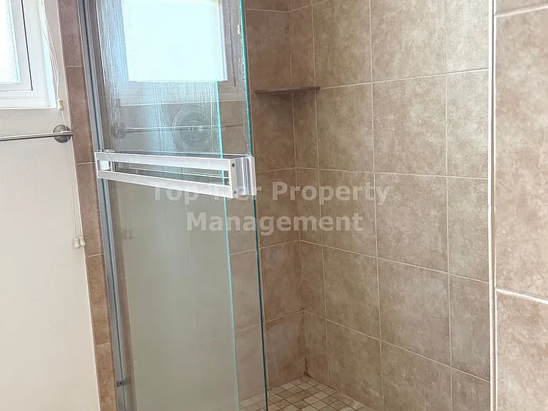 125 Acacia Ave — Photo 28