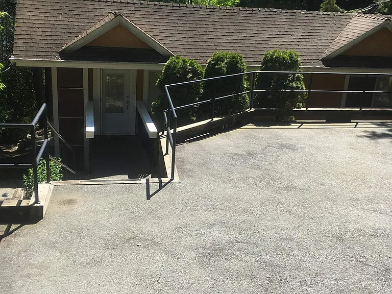 3707 Dollarton Hwy — Photo 3
