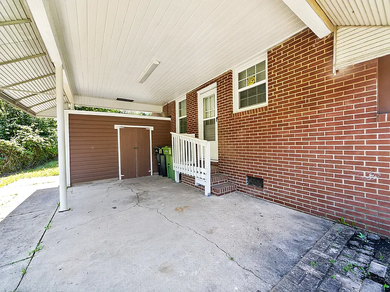 2848 Blan St — Photo 3