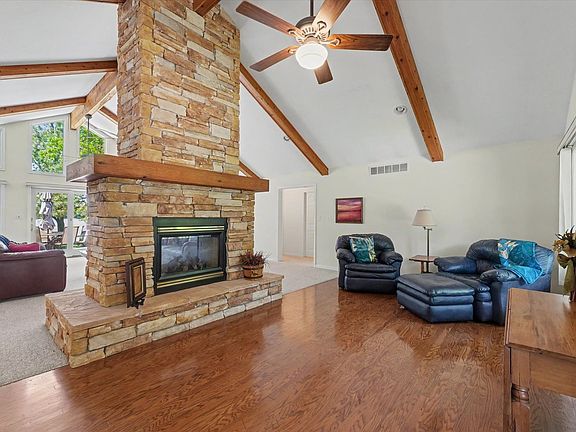 4th image of 606 Skyline Dr
