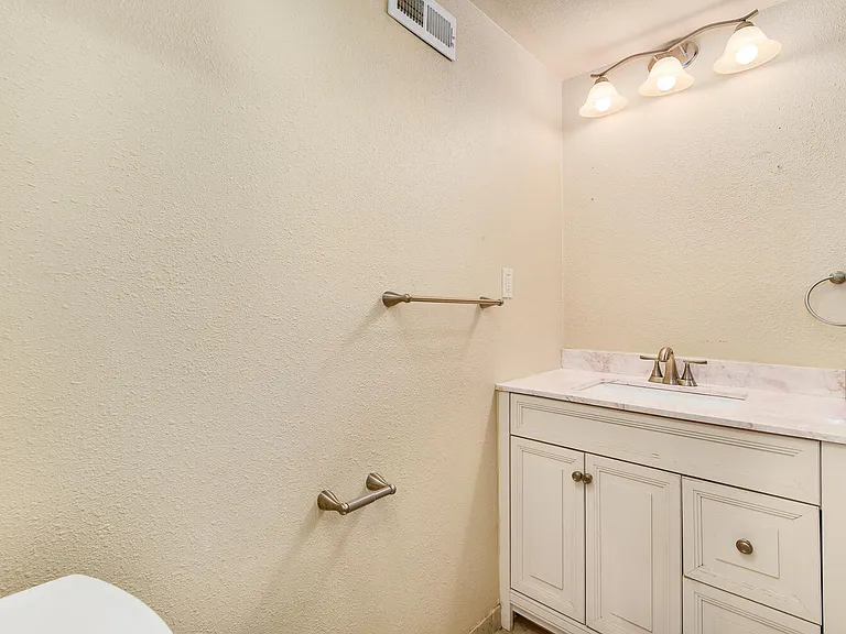 3208 Niagara St — Photo 23