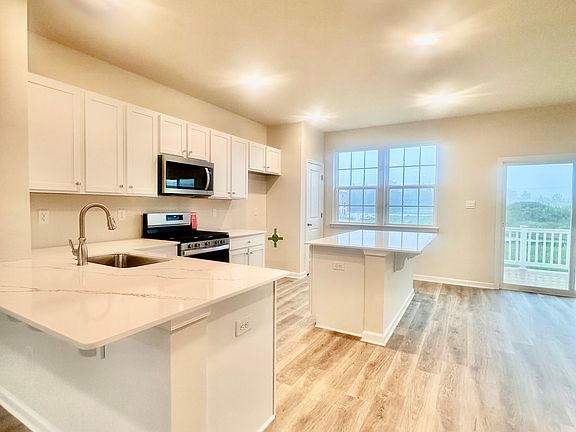 3rd image of 479 N Palace Dr #479