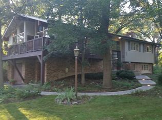 262 E Drury Ln, North Barrington, IL 60010