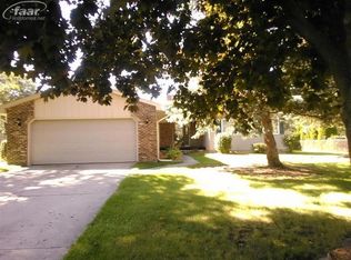 2383 Plainview Dr, Flushing, MI 48433