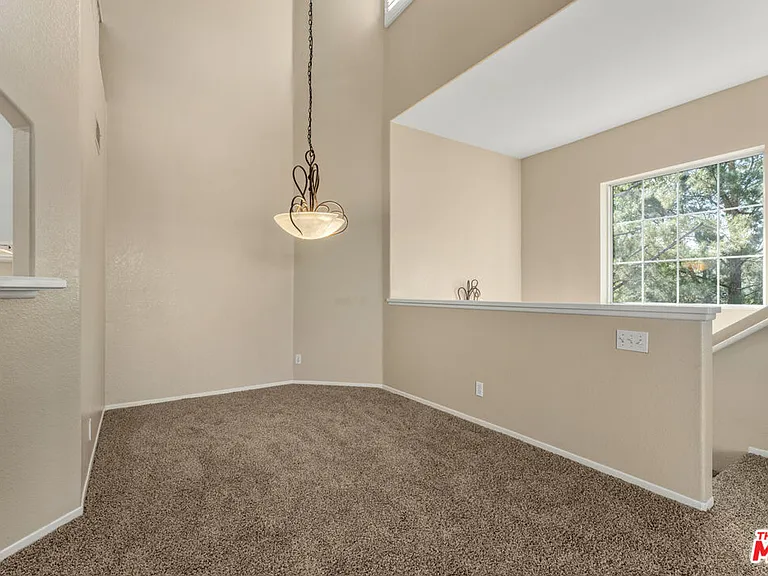 1010 S Farralon Ln — Photo 3