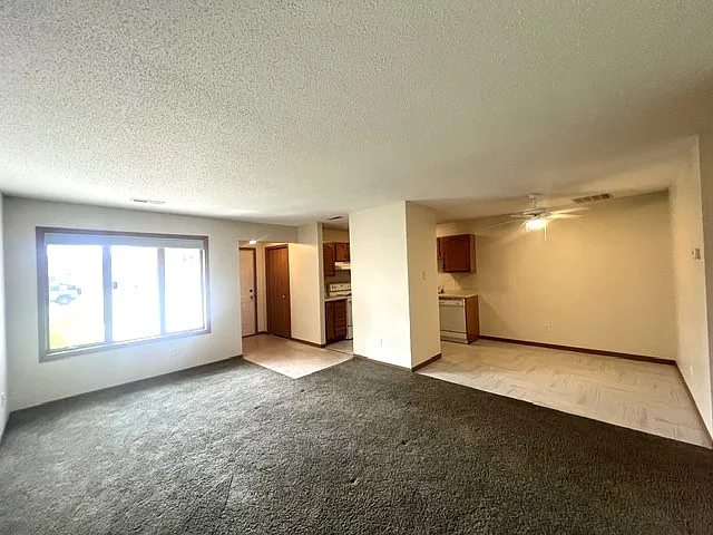 Building Photo - 1209 Spruce Ct #B