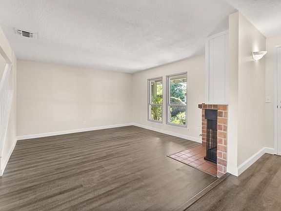 Living Room w/fireplace