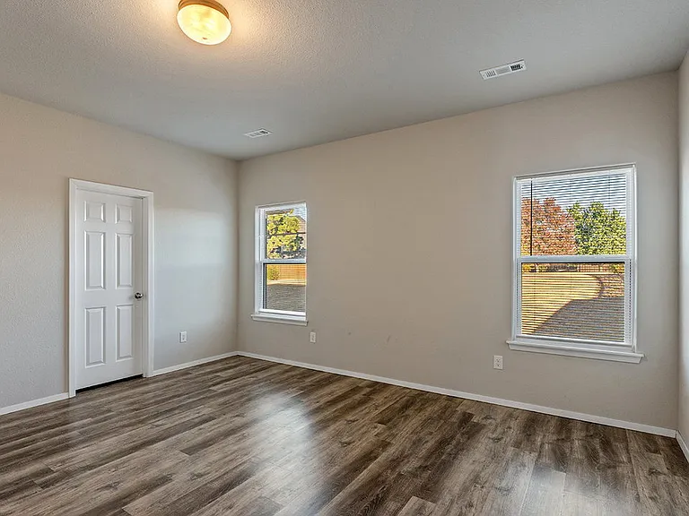 612 Woodcreek Loop — Photo 7