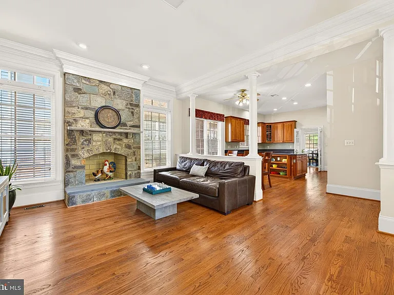 9860 Palace Green Way — Photo 13