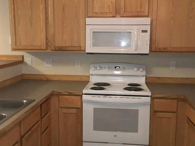 1398 NE Elk Ct #1 — Photo 3