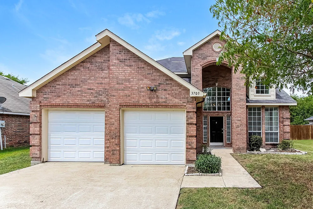 3 bed, 2.5 bath, 1706 sqft, $2,255 — Photo 1