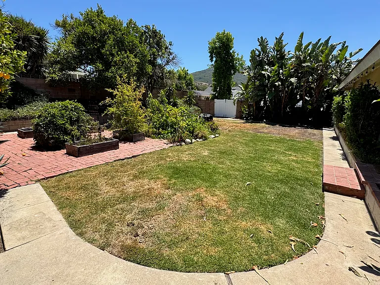 1046 Tapies Ct — Photo 7