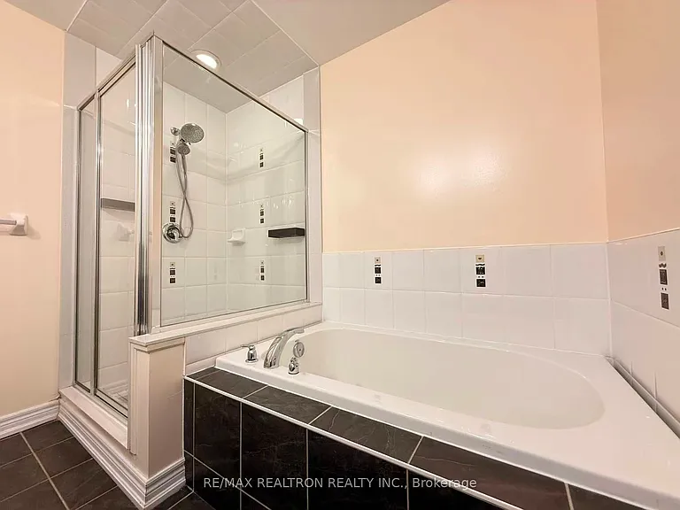7 Hyacinth St — Photo 23