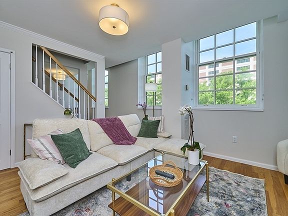 3rd image of 106 13th St APT 327