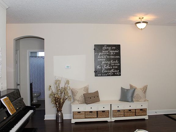 5th image of 25 Forest Edge Dr
