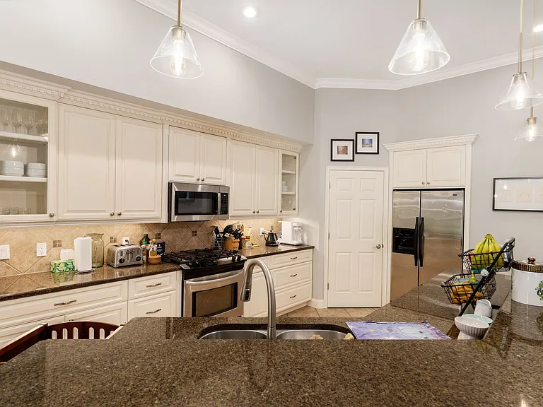 3773 SW 21st Dr — Photo 29