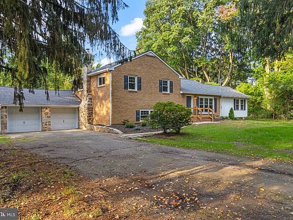 3rd image of 995 Smithbridge Rd