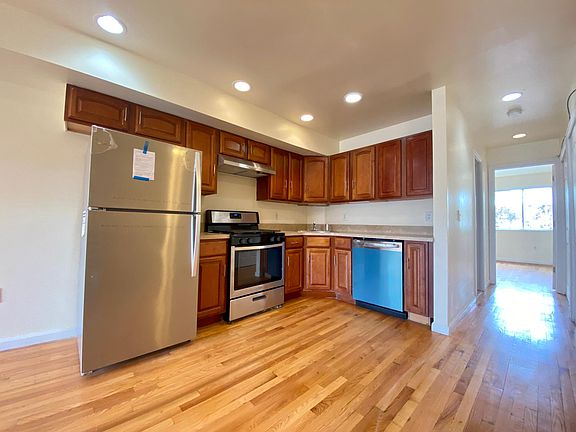 4th image of 3744 Hylan Blvd #2F