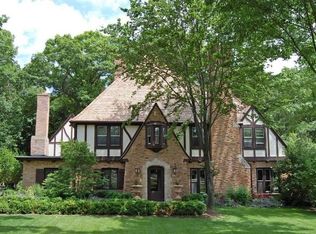 1520 Sunset Dr, Elm Grove, WI 53122