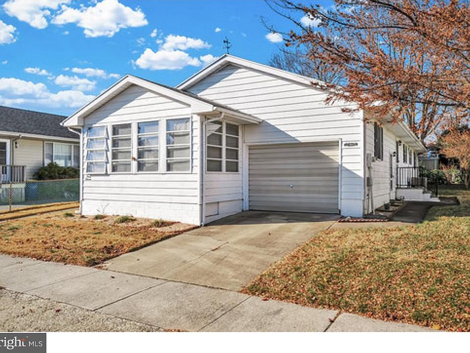 1st image of 311 Country Club Dr