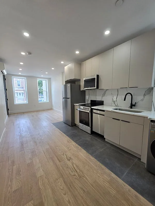 2 bed, 2.0 bath, 800 sqft, $3,150 — Photo 1