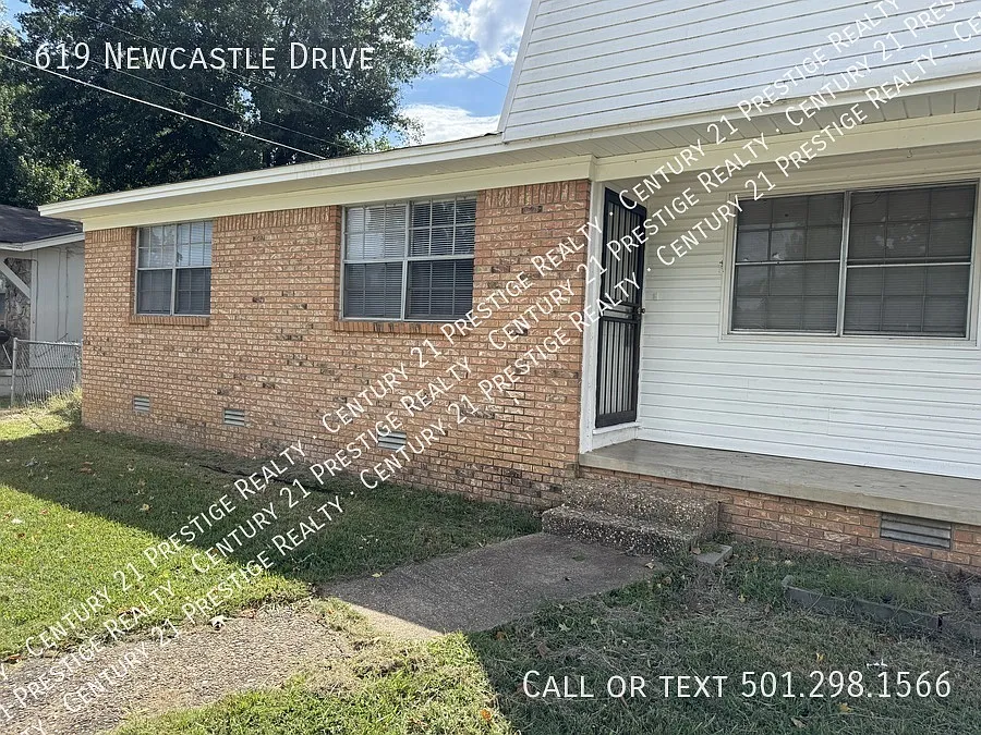 3 bed, 1.5 bath, 1025 sqft, $825 — Photo 2