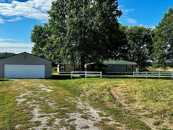 4th image of 740 County Road 102