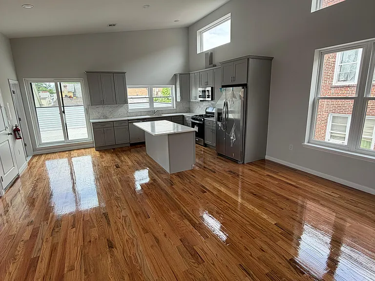 181 Munn Ave #2 — Photo 2