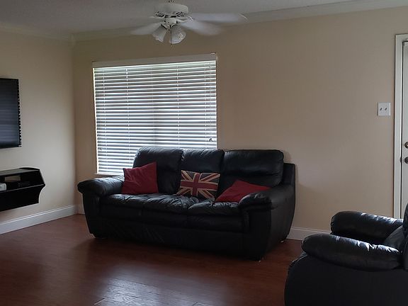 3rd image of 210 Brinewood Ct