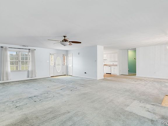 5th image of 20031 Sussex Dr