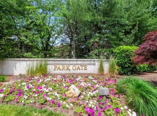 28 Carriage Pl, Edison, NJ 08820