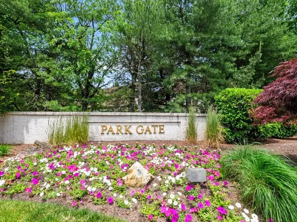 28 Carriage Pl, Edison, NJ 08820