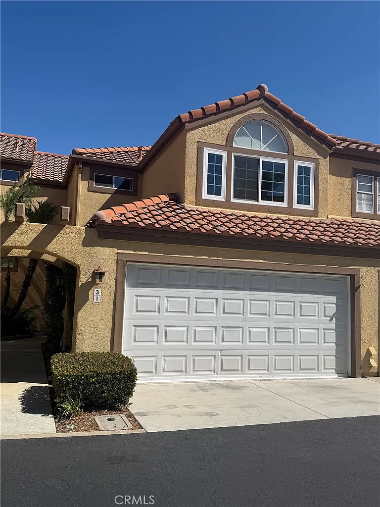 2 bed, 2.5 bath, 1330 sqft, $4,200 — Photo 1