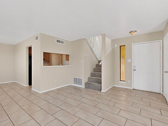 5th image of 6921 White Pine Pl NE