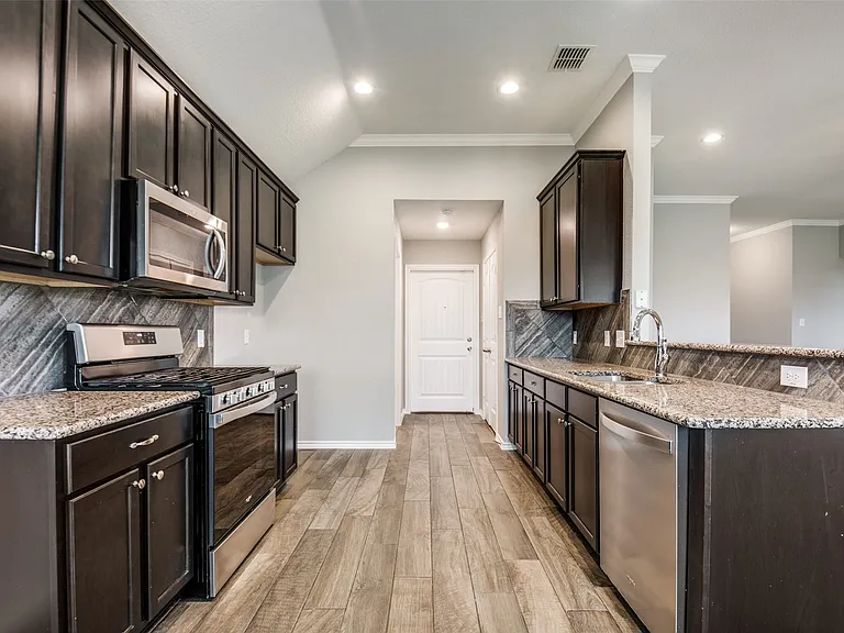 519 Long Prairie Dr — Photo 2