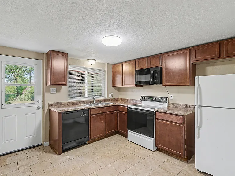 1117 Cooper Ave — Photo 4