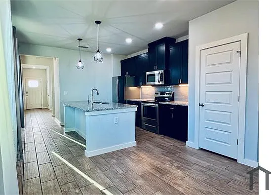 3 bed, $1,725 — Photo 3