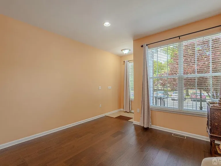 2474 N Canterbury Ln — Photo 8