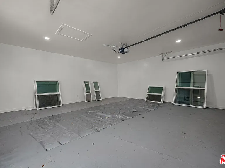 1091 Palm Ter — Photo 32